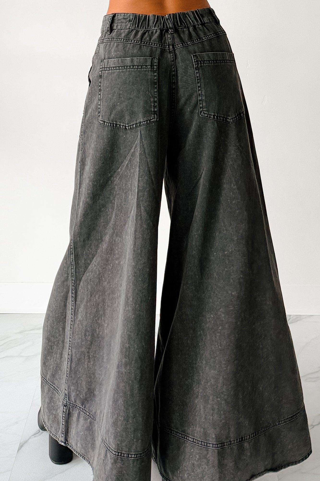Norris Ultra Wide Leg Mustard Seed Jeans (Charcoal)