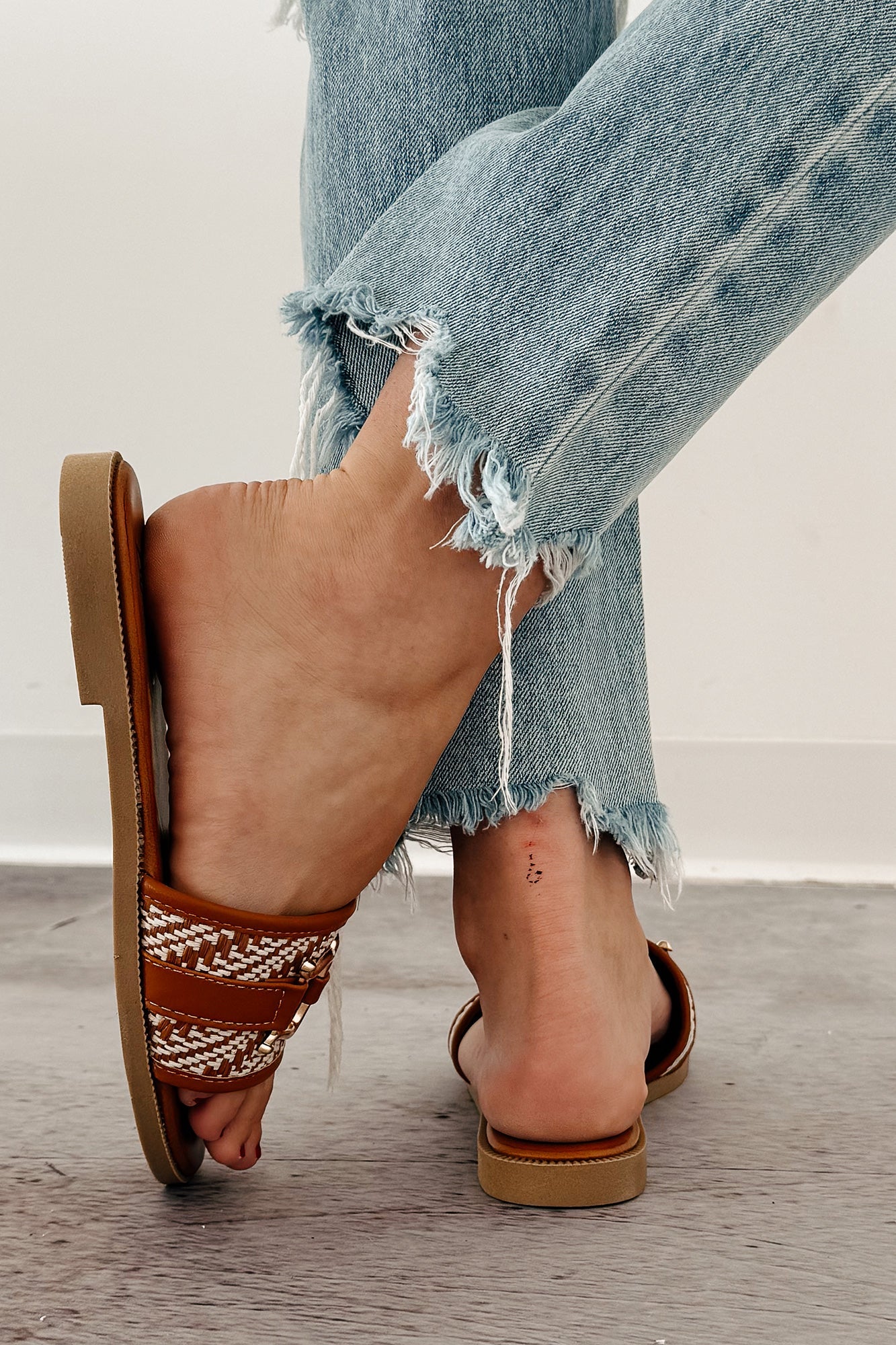Full Look Ahead Raffia Horsebit Sandals (Tan)