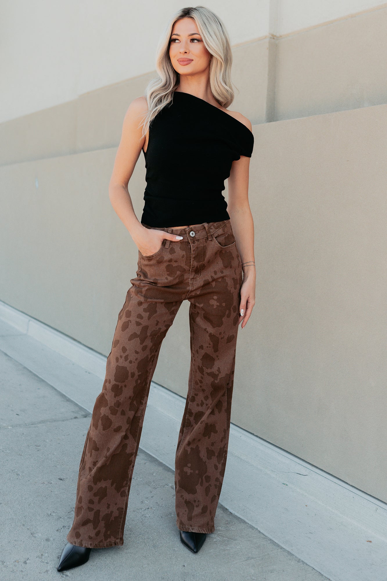Off The Edge One Shoulder Knit Top (Black)