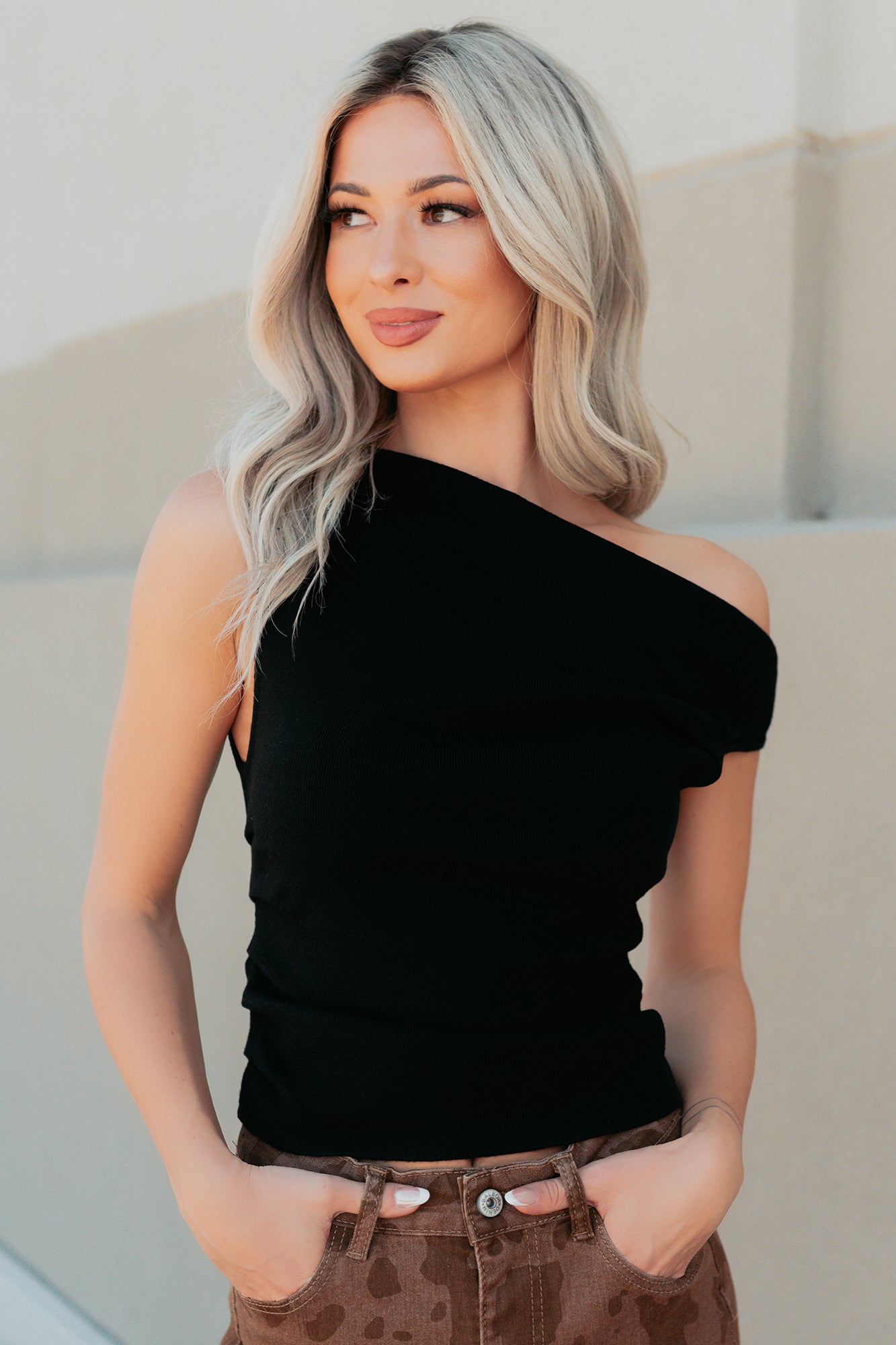 Off The Edge One Shoulder Knit Top (Black)
