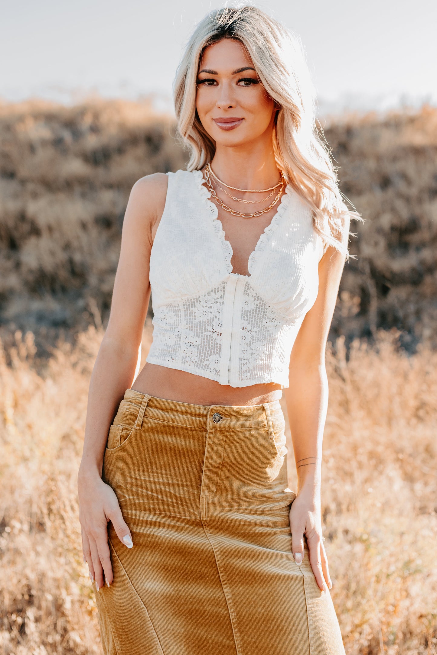 Dream In Gold Sleeveless Floral Lace Top (Cream)