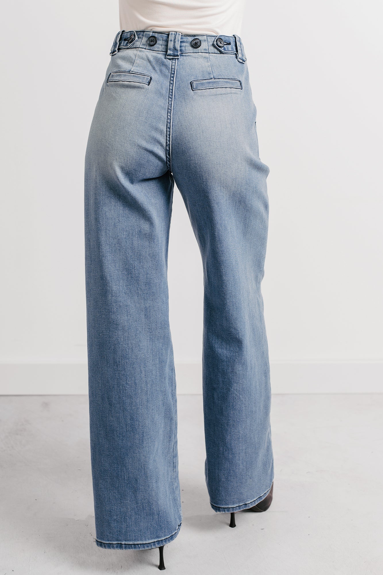 Betty Non-Distressed High Rise Wide Leg Sneak Peek Jeans (Medium Light)