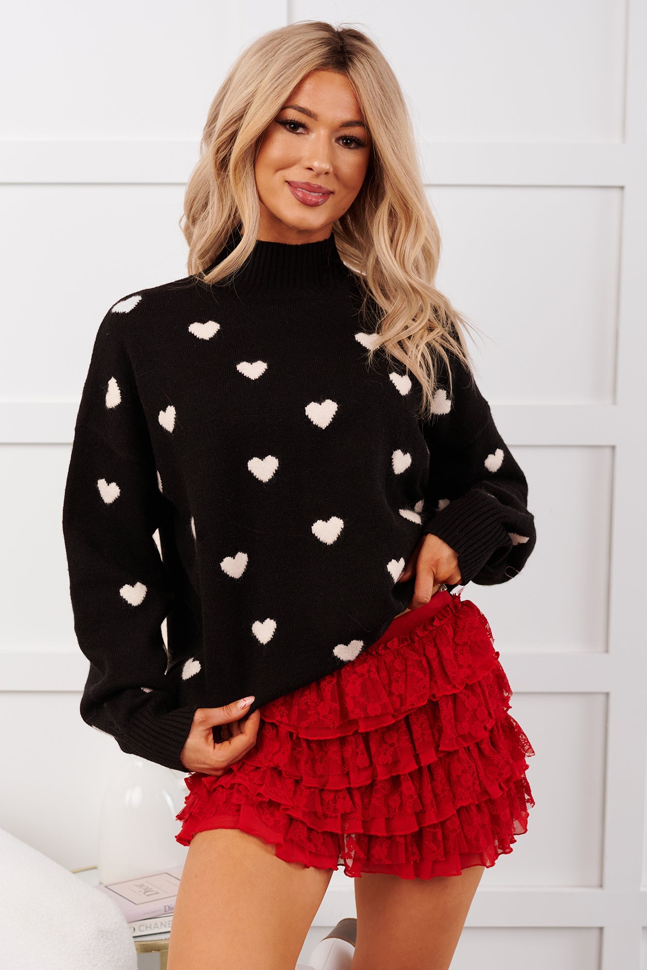 Love Conquers Heart Print Knit Sweater (Black/White)