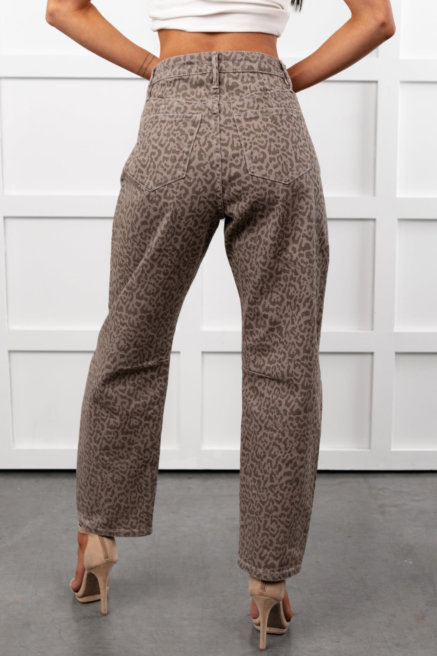 Odin Leopard Barrel Mica Denim Jeans (Ash Brown)