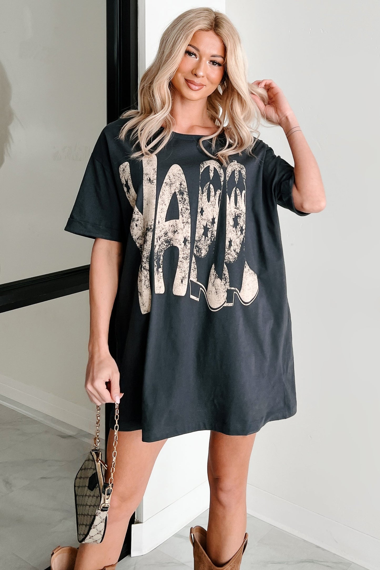 Kickin' It, Y'all Cowgirl Boot Graphic T-Shirt (Charcoal)