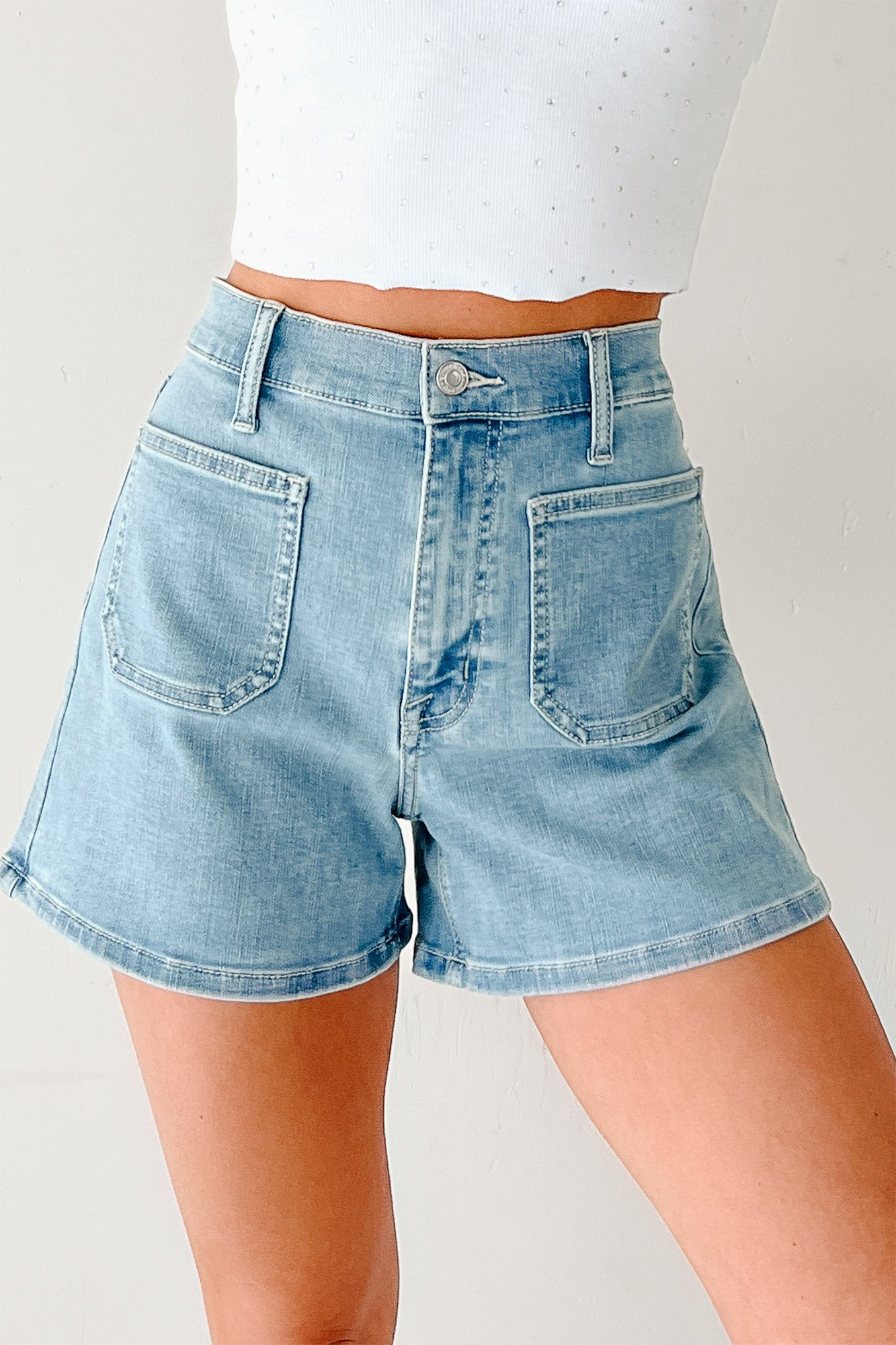 Loxley High Rise Patch Pocket Eunina Denim Shorts (Medium Light)