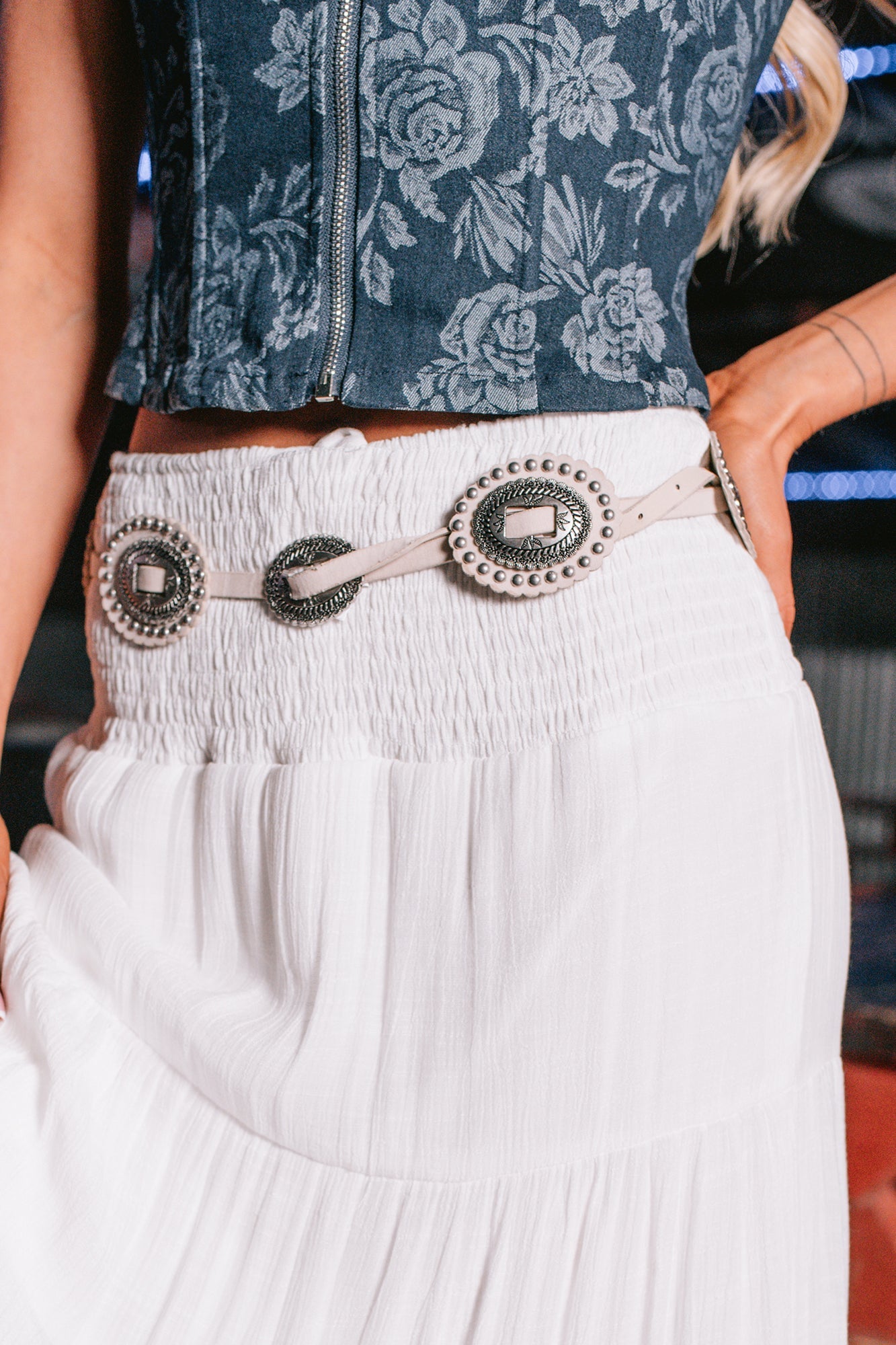 Barnyard Breeze Leather Detailed Concho Belt (Silver/Ivory)