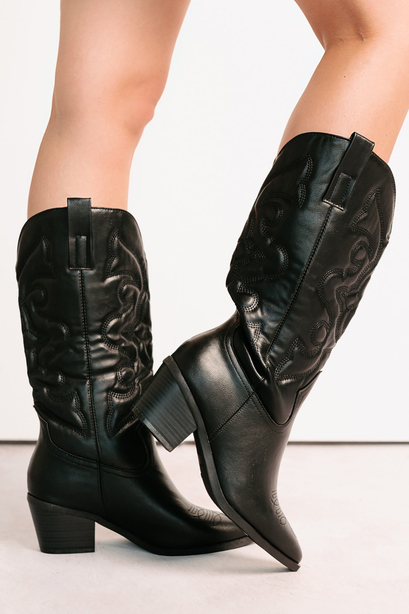 Cowgirl Glow Pointed Toe Western Boots (Black)