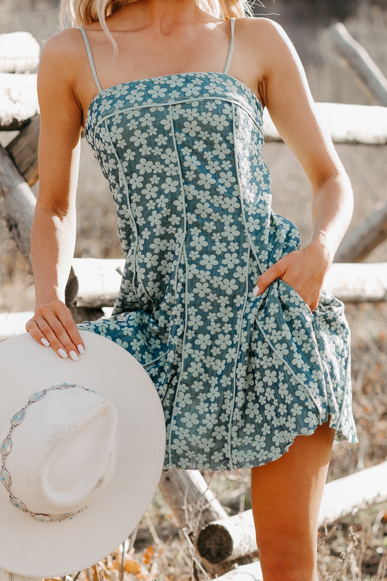 Charming Glow Sleeveless Floral Mini Dress (Teal)